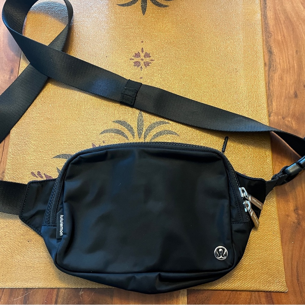 lululemon athletica Black Belt Bag used maybe 4 times. Perfect condition!